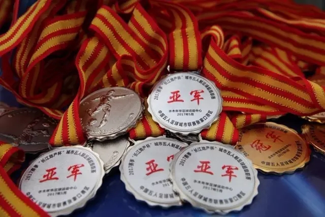 菲兹代尔：韦德交权告诉詹姆斯这是他的球队 LBJ苦练低位迎来爆发